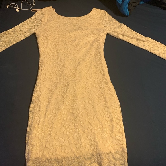 White dress - Picture 2 of 4